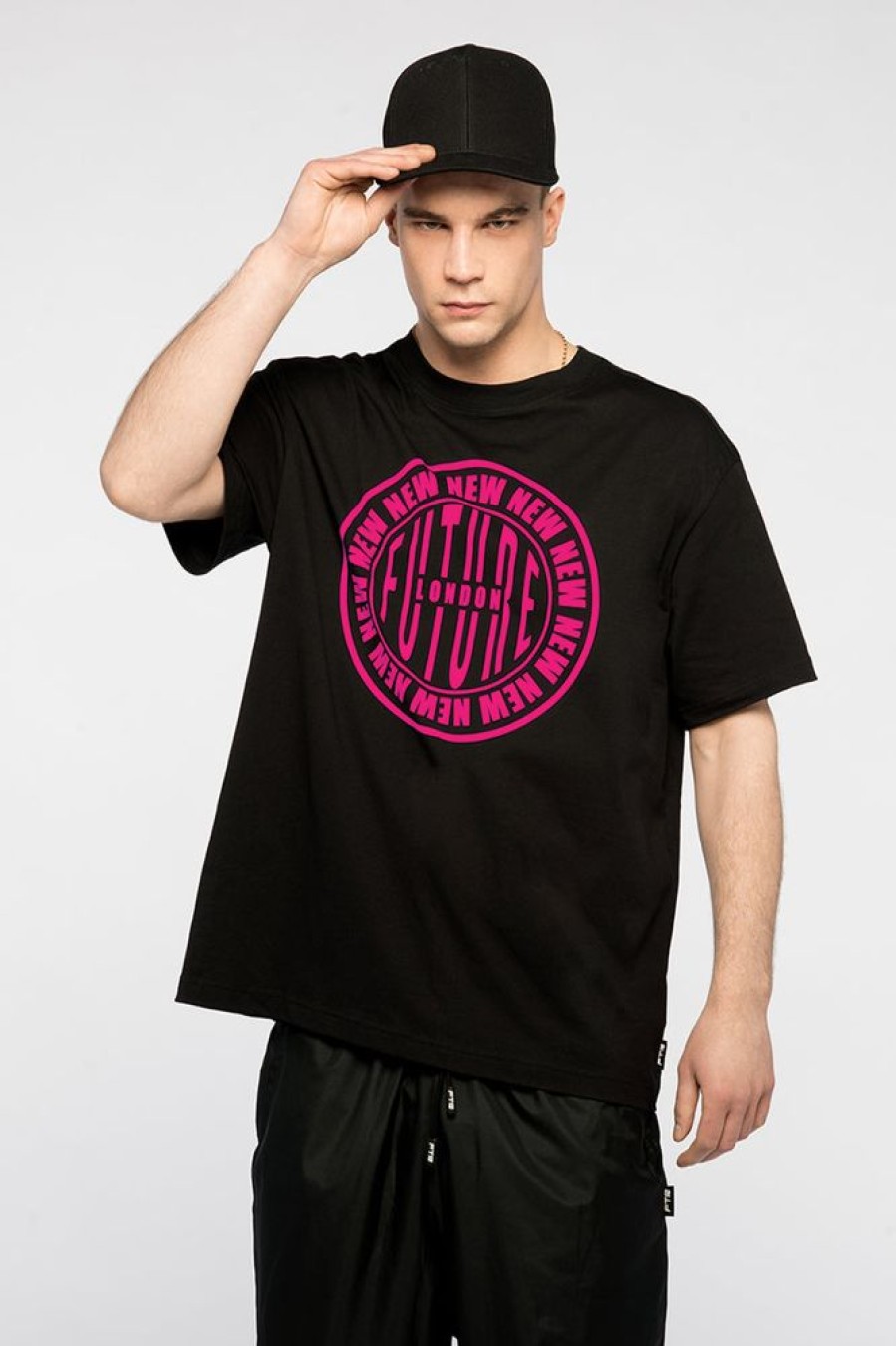 Unisex NEW FUTURE LONDON | Stamp Logo T Shirt (Black/Pink)